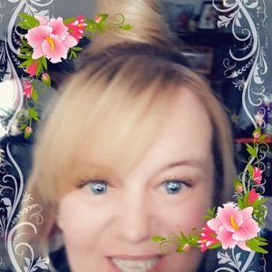 Meet your Posher, Dee-dee